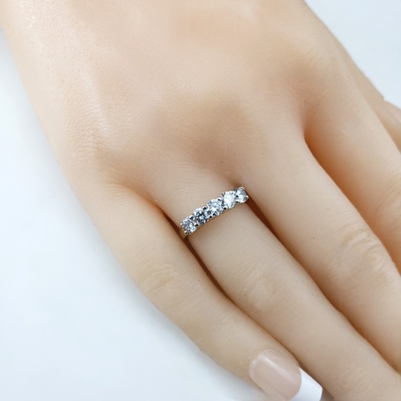 14 Karat White Gold Diamond Wedding Band Ring Size 5 #20516 - Picture 7 of 7